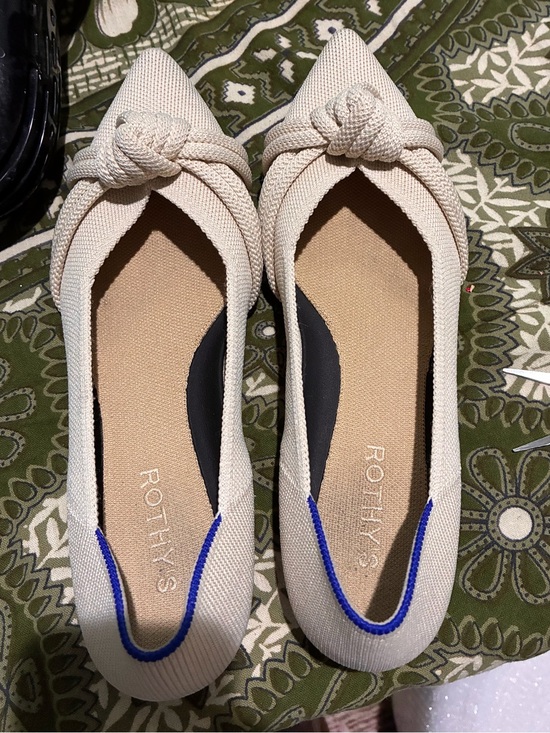 Rothy's Shoes - Rothy’s “The Knot 2” size 8.5 US, conch cream w/Blue Back SlipOns. EC. Not worn